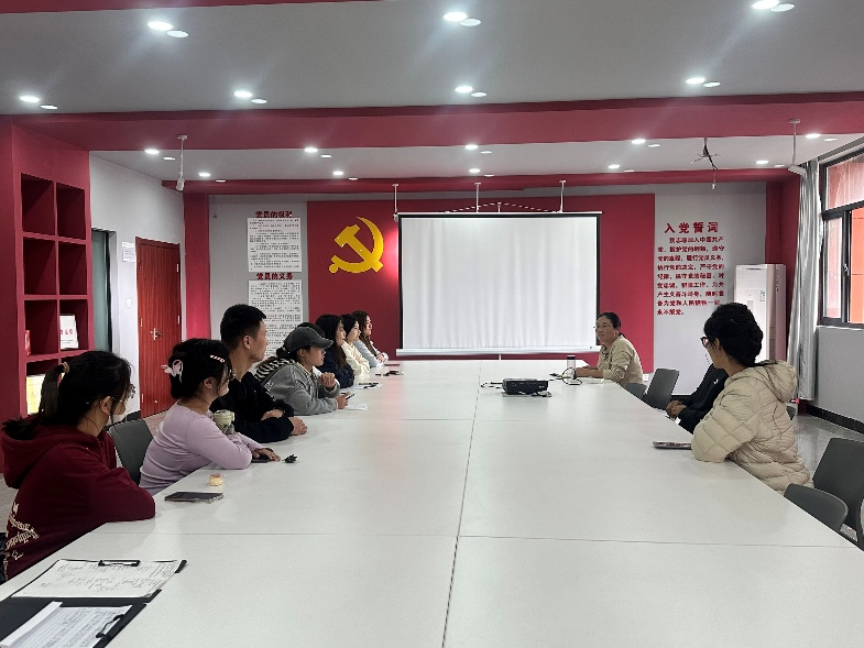 <strong>倾听学生心声，提升教学质量 ——土木工程学院地质工程专业召开期中教学座谈会</strong>