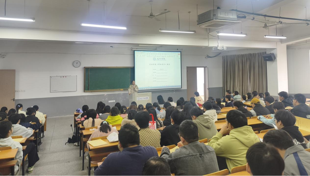 <strong>管理学院工程管理专业开展2022级毕业生毕业实习动员大会</strong>