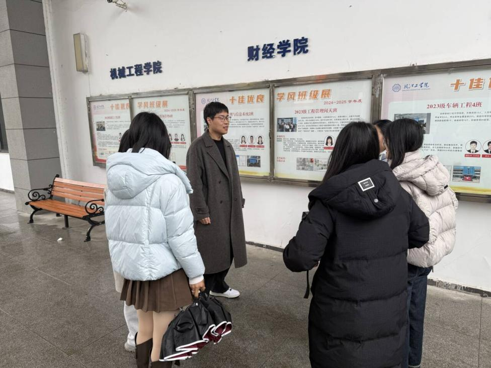 <strong>暖心护航新学期，温情相伴助启航 ——管理学院辅导员开展开学查课查寝关爱活动</strong>